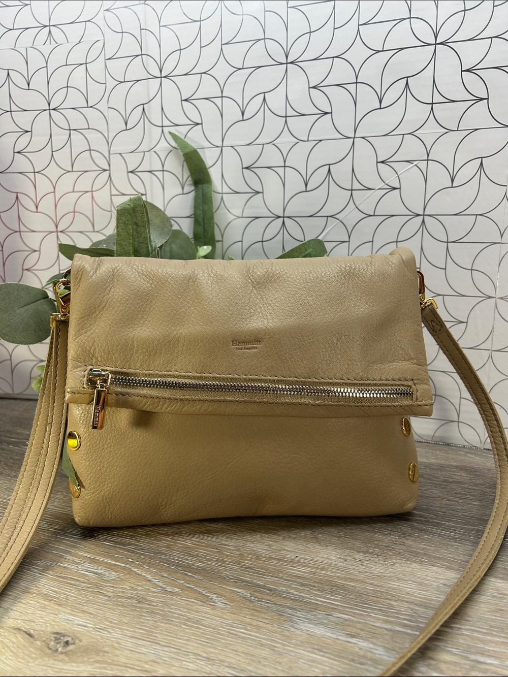 4994 Hammit Leather Crossbody Bag in Beige with Red Interior 934994